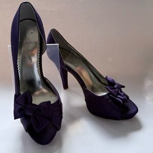 Michaelangelo Maribelle purple satin peep-toe heels with bow Women's 9 M